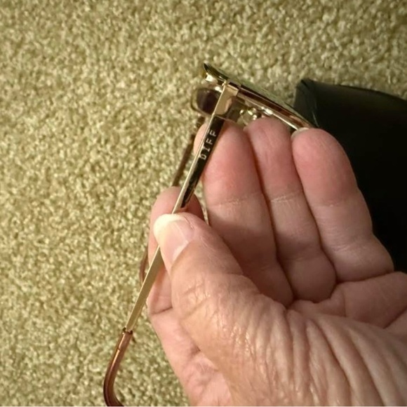 DIFF Square Pink Mirrored Sunglasses with Black Case - D&G Style - Picture 3 of 3